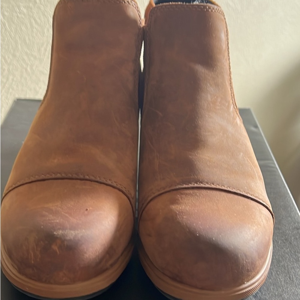 Sorel Evie pull a n Chelsea boot size 6.5